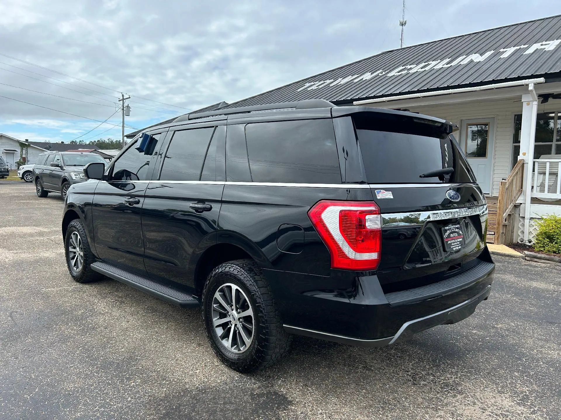 Used 2021 Ford Expedition XL image 3