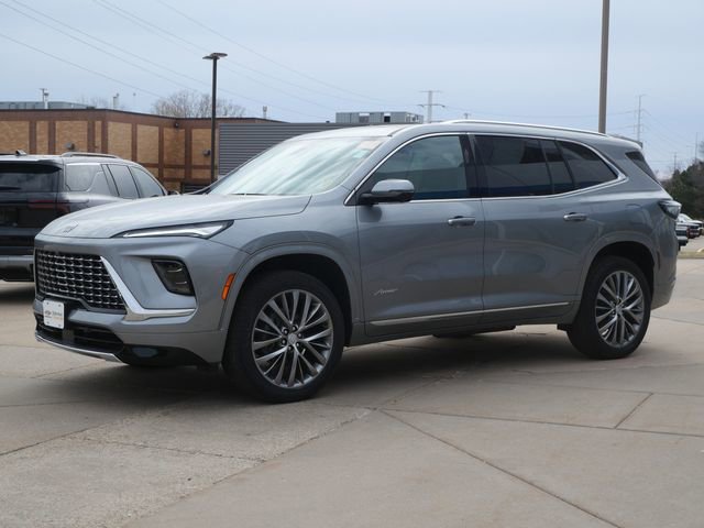 Used 2025 Buick Enclave Avenir AWD/4WD image 3