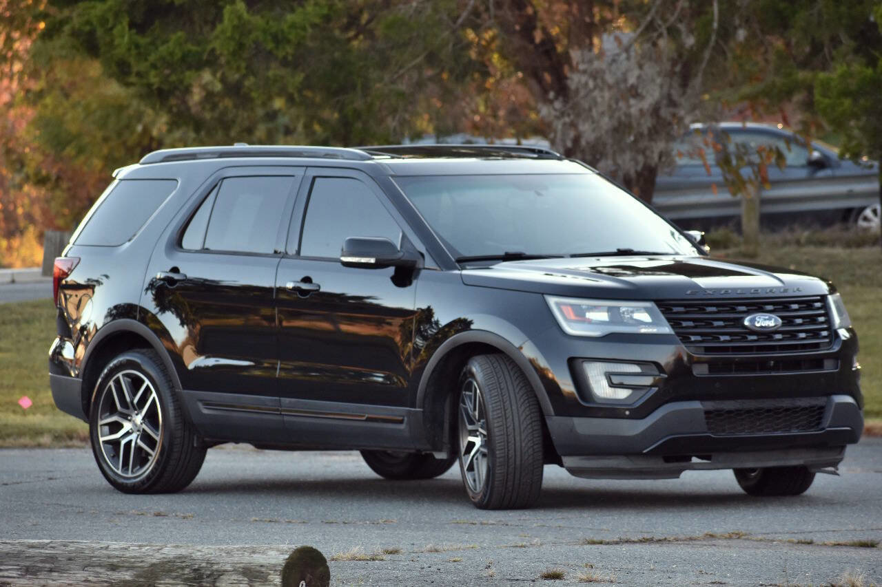 Used 2016 Ford Explorer Sport w/ Equipment Group 401A image 4