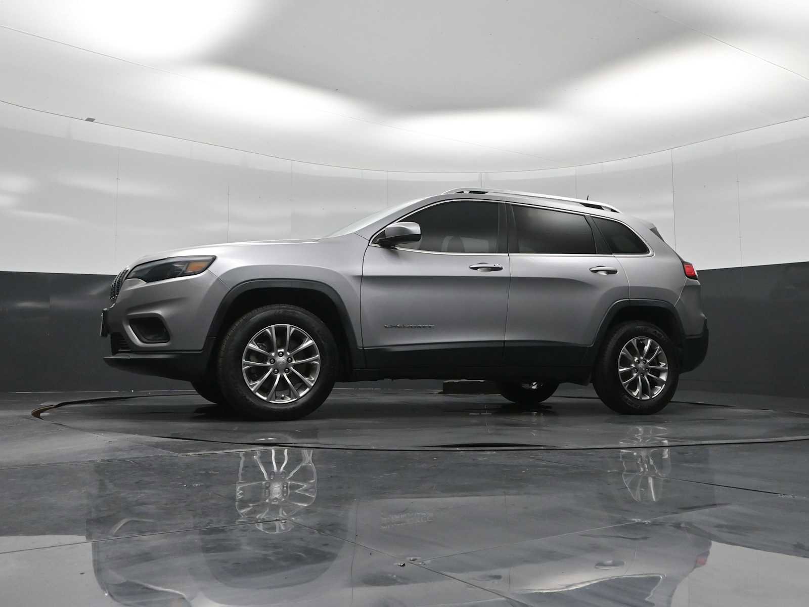 Used 2019 Jeep Cherokee Latitude Plus w/ Comfort/Convenience Group image 30