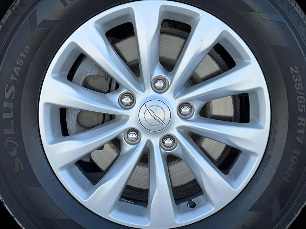 Used 2019 Chrysler Pacifica Touring-L FWD image 35