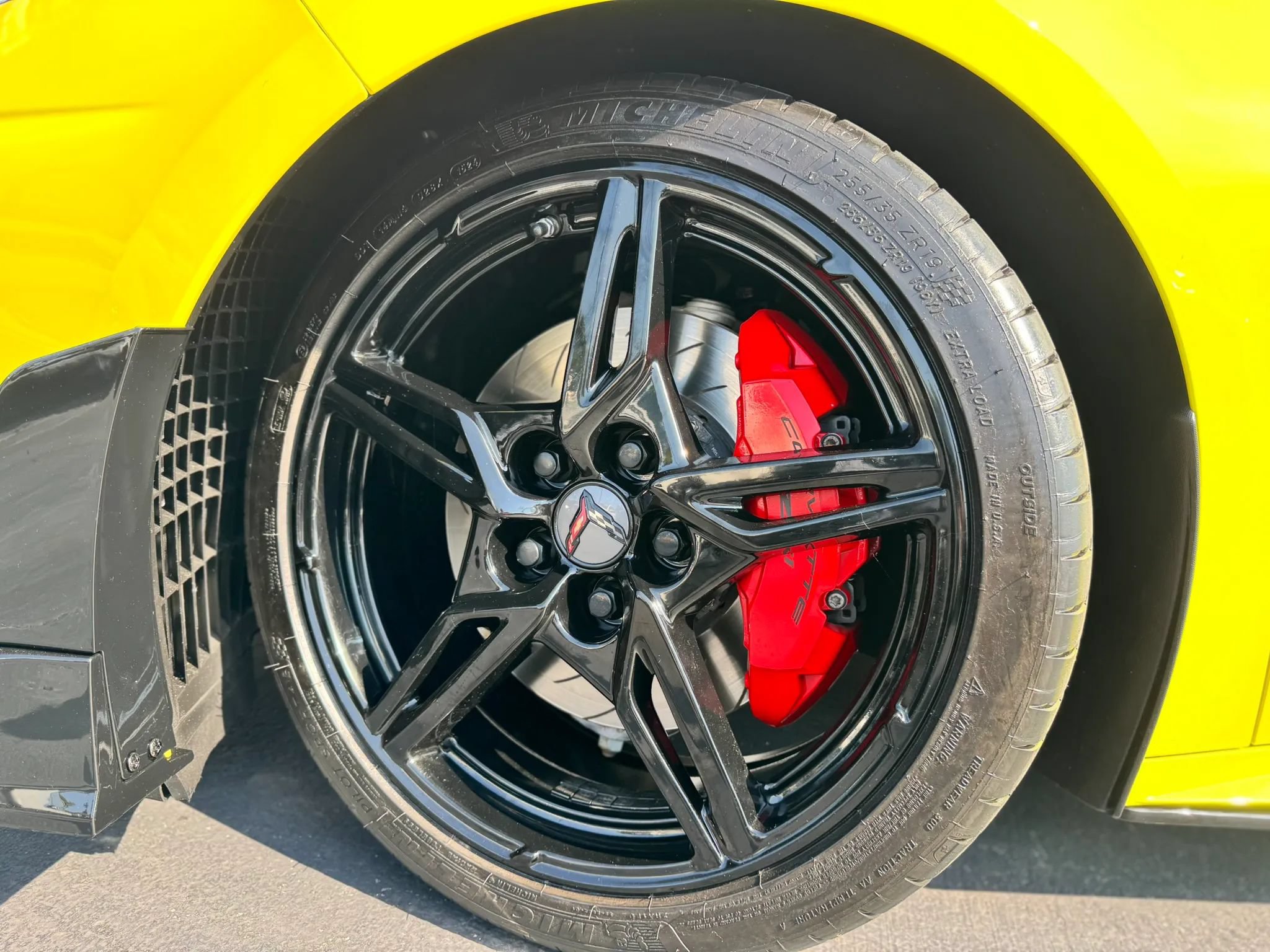Used 2023 Chevrolet Corvette Stingray Coupe w/ Z51 Performance Package RWD image 78