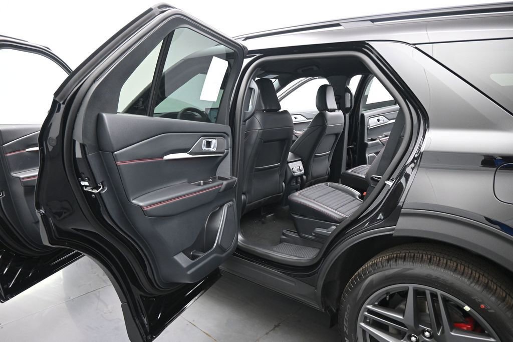 New 2026 Ford Explorer ST-Line w/ ST-Line Street Pack RWD image 17