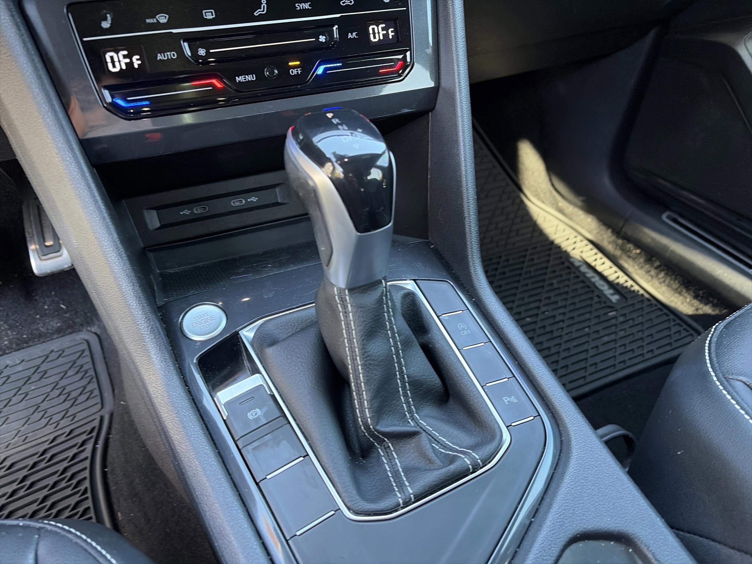 Used 2022 Volkswagen Tiguan SE R-Line image 15