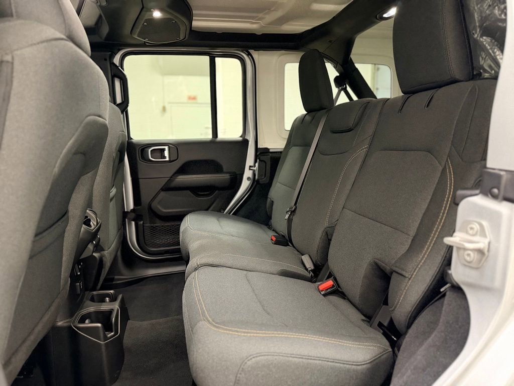 Used 2024 Jeep Wrangler Sahara w/ Technology Group AWD/4WD image 24