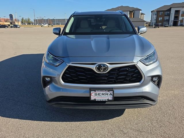 Used 2021 Toyota Highlander XLE image 16