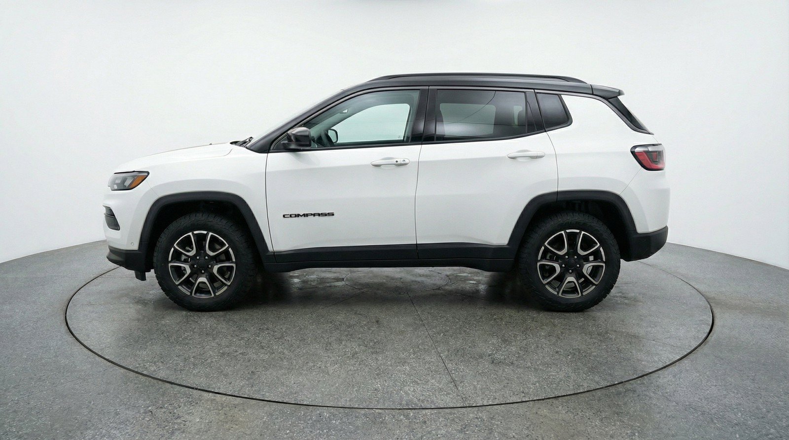 Used 2025 Jeep Compass Trailhawk AWD/4WD image 5