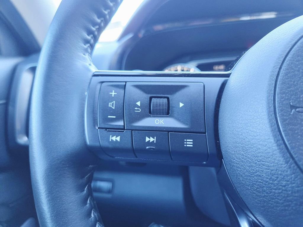 Used 2023 Nissan Pathfinder SL w/ Black Appearance Package image 21