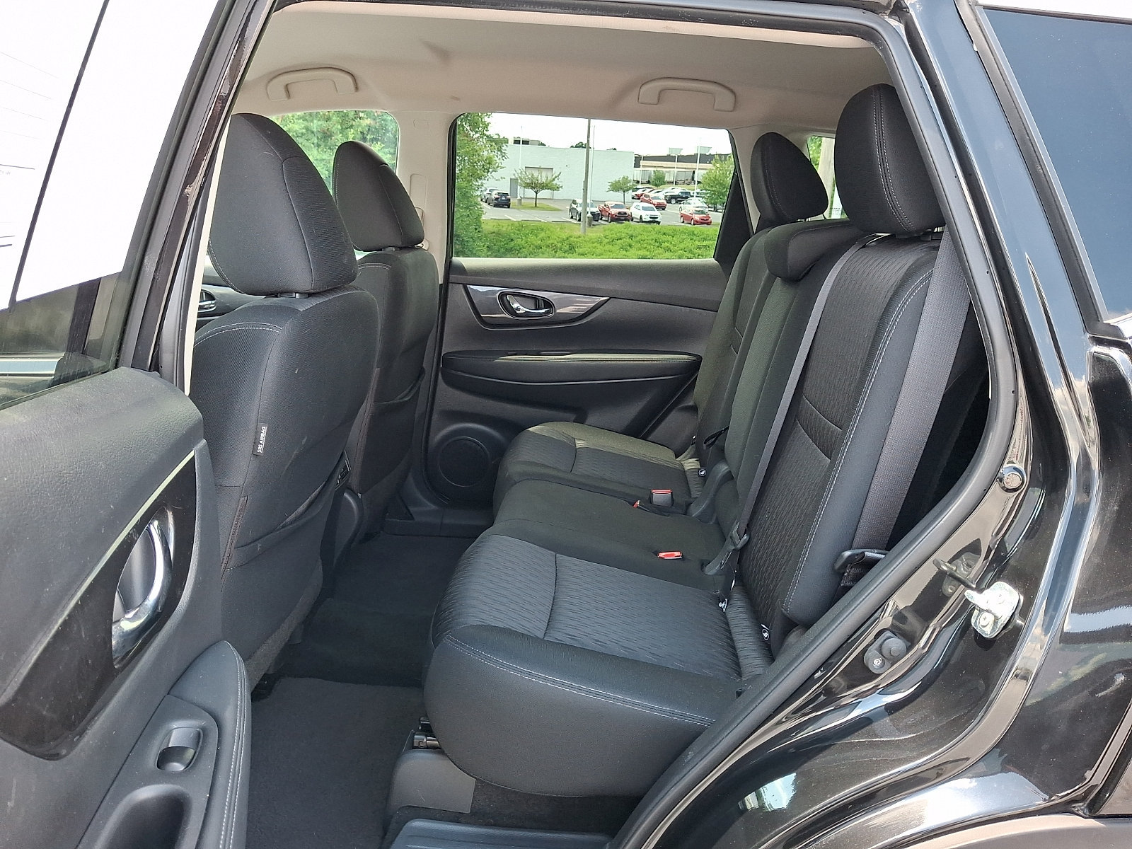 Used 2018 Nissan Rogue SV AWD/4WD image 11
