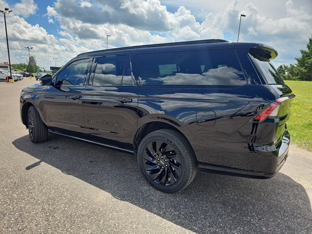 Used 2025 Lincoln Navigator L Reserve w/ Jet Appearance Package AWD/4WD image 3
