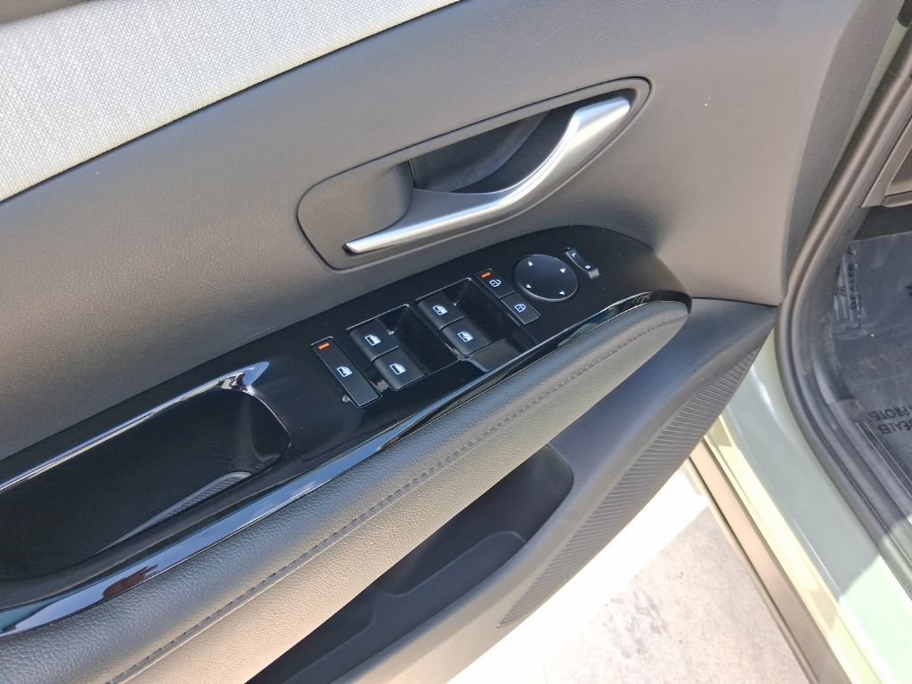 Used 2025 Hyundai Santa Cruz SEL FWD image 15