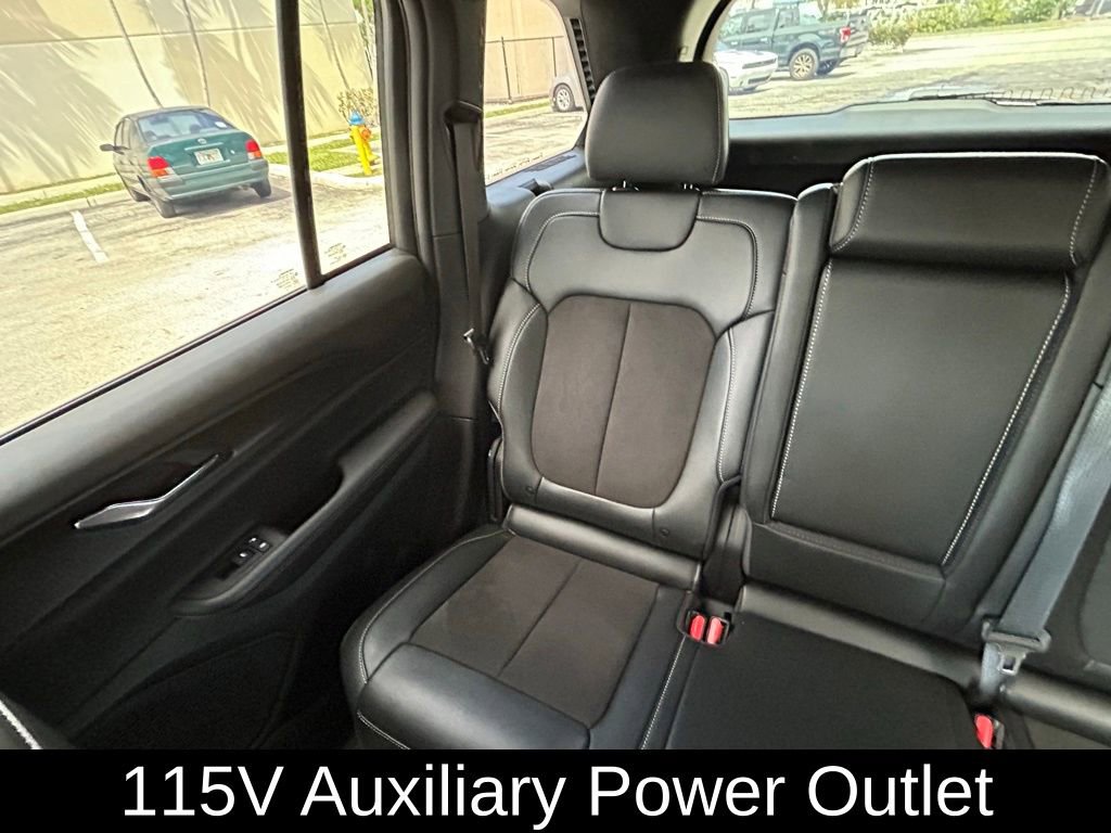 Used 2024 Jeep Grand Cherokee Altitude image 12