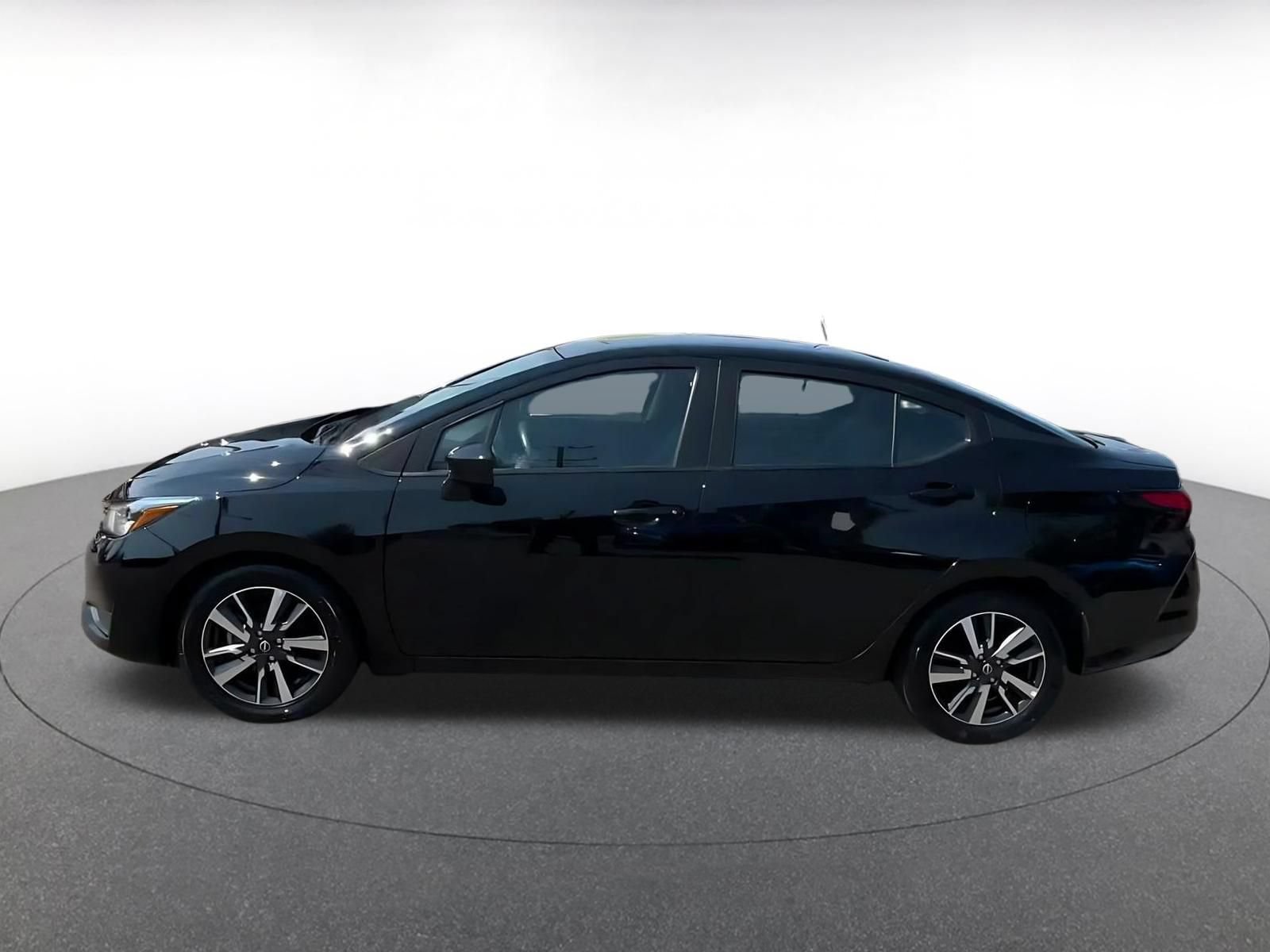 Used 2025 Nissan Versa SV FWD image 9