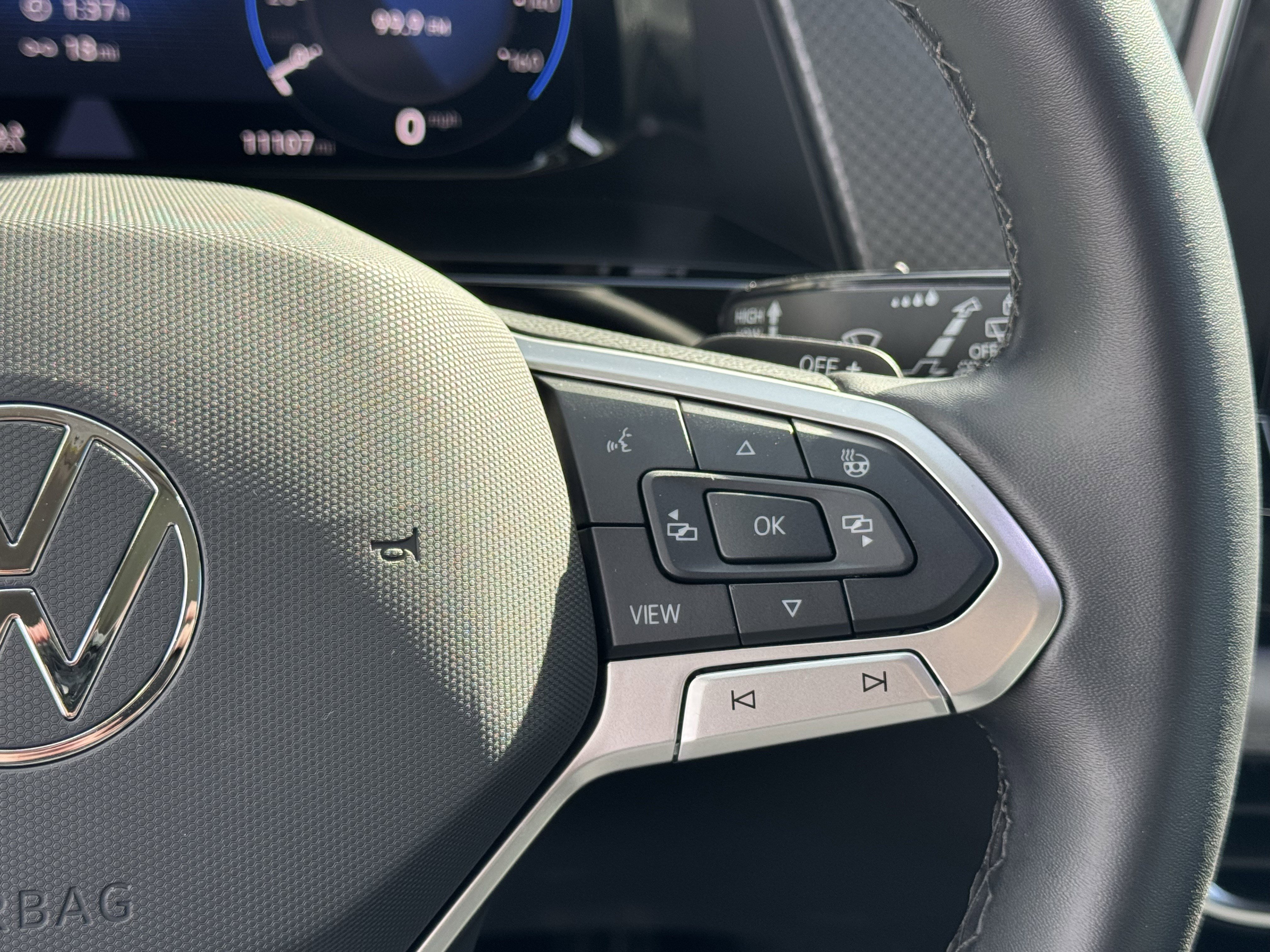 Certified 2025 Volkswagen Atlas Peak Edition SE image 22