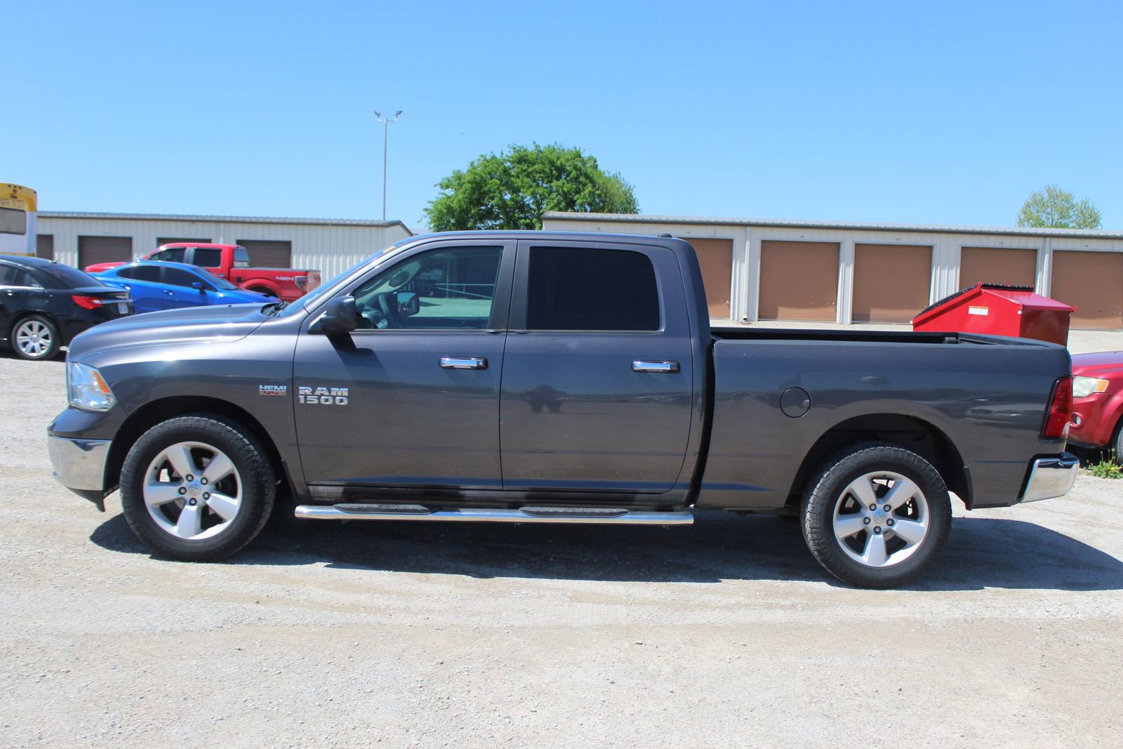 Used 2016 RAM 1500 Classic SLT AWD/4WD image 3