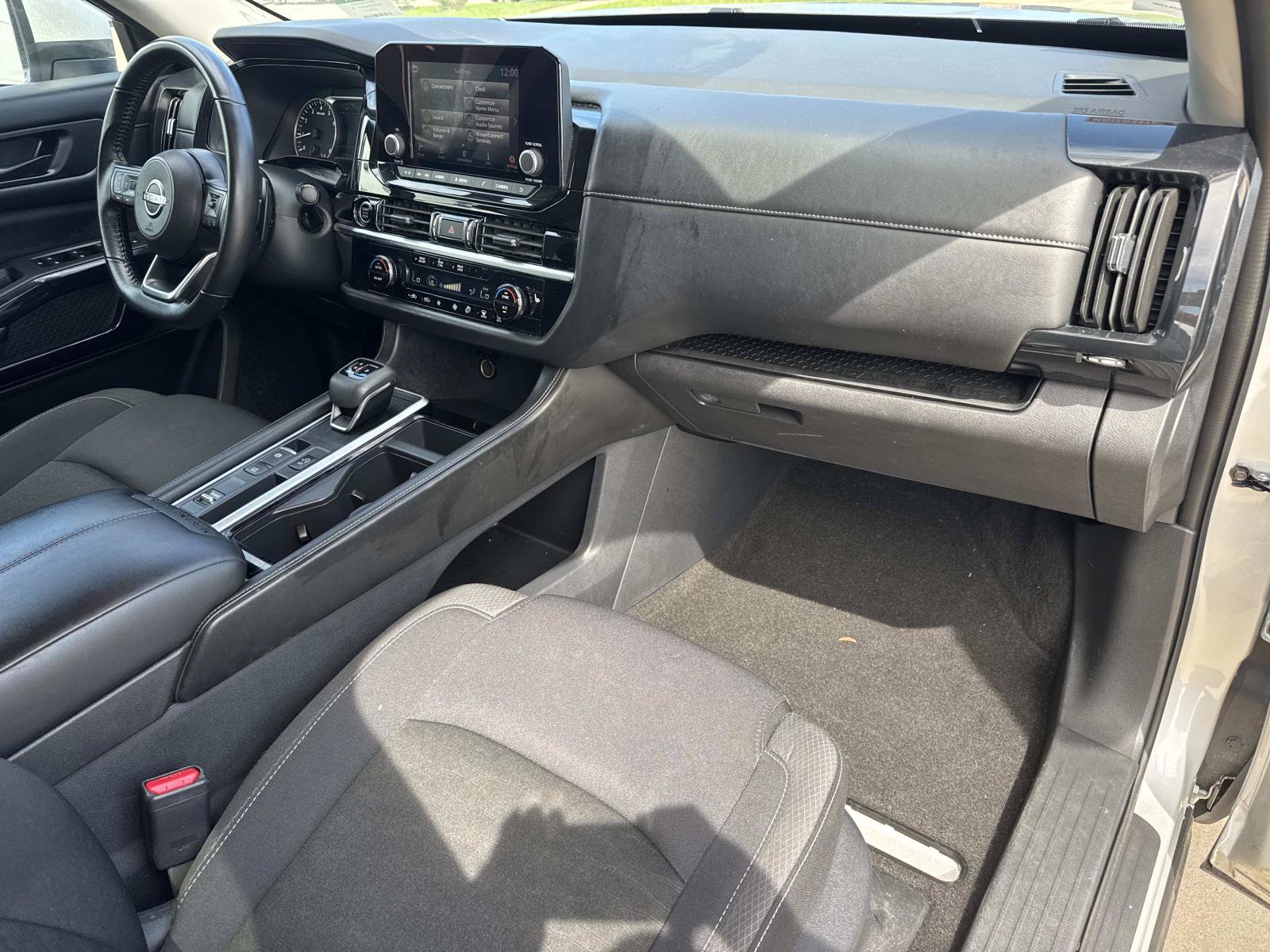 Used 2024 Nissan Pathfinder SV FWD image 11