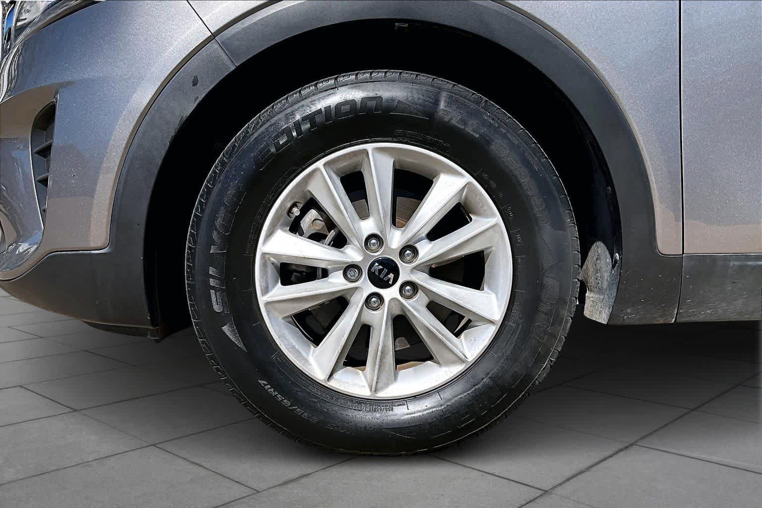 Used 2019 Kia Sorento FWD w/ LX Convenience Package image 12