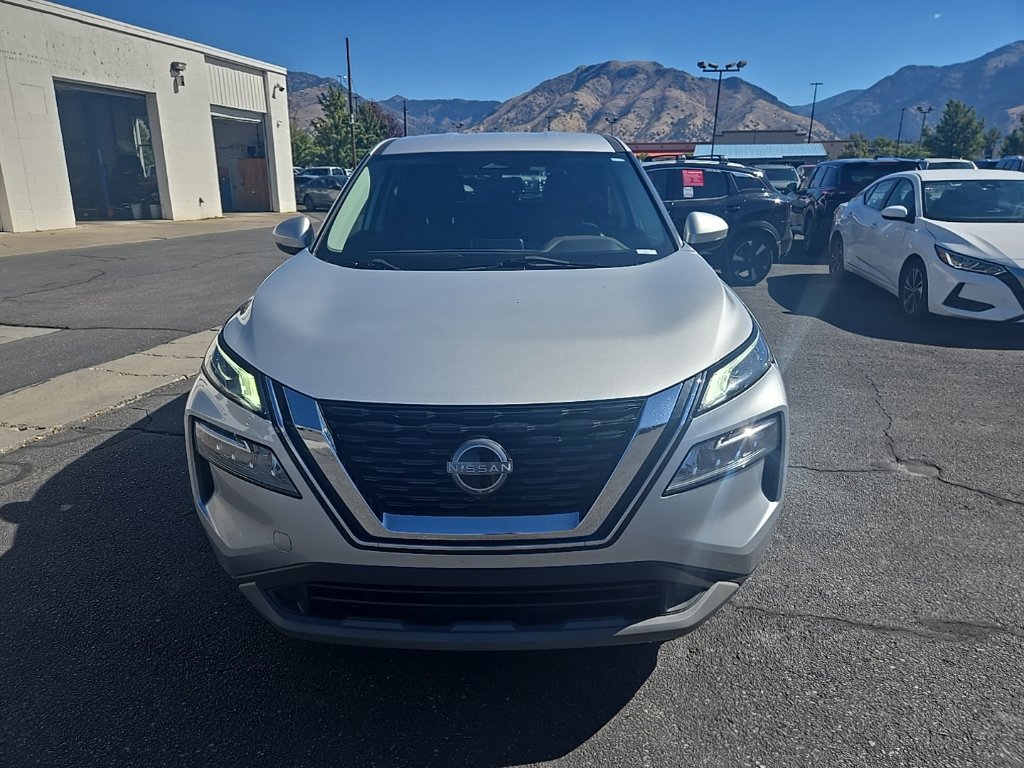 Used 2022 Nissan Rogue SV AWD/4WD image 2