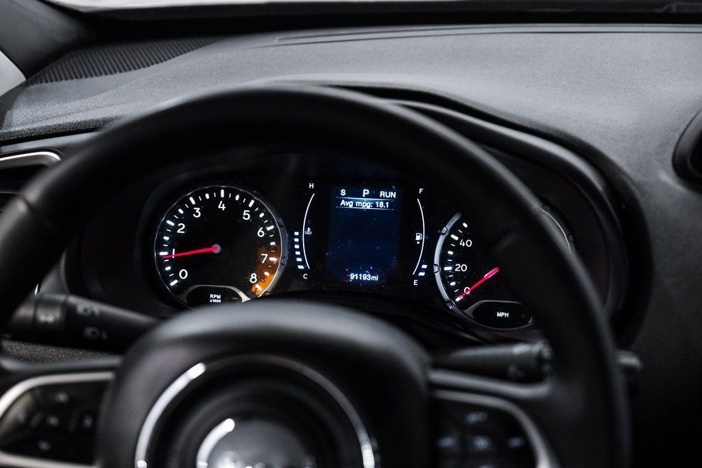 Used 2018 Jeep Renegade Latitude FWD image 23