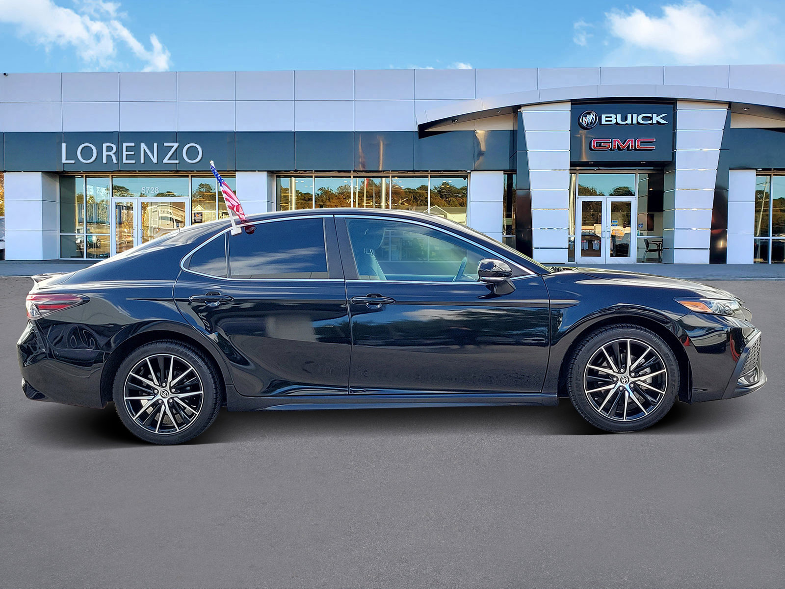 Used 2024 Toyota Camry SE image 4