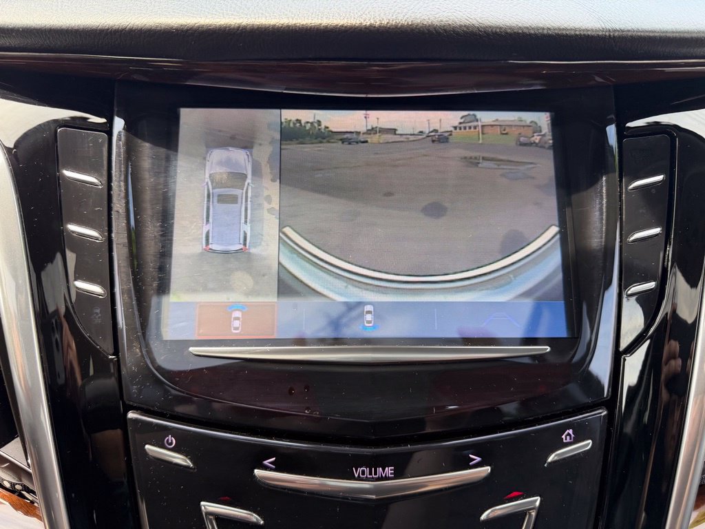 Used 2020 Cadillac Escalade Luxury AWD/4WD image 11