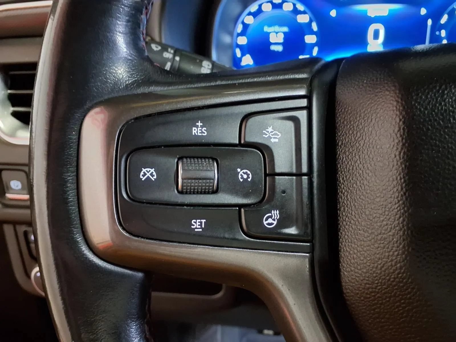 Used 2022 Chevrolet Suburban RST w/ Sport Performance Package AWD/4WD image 30