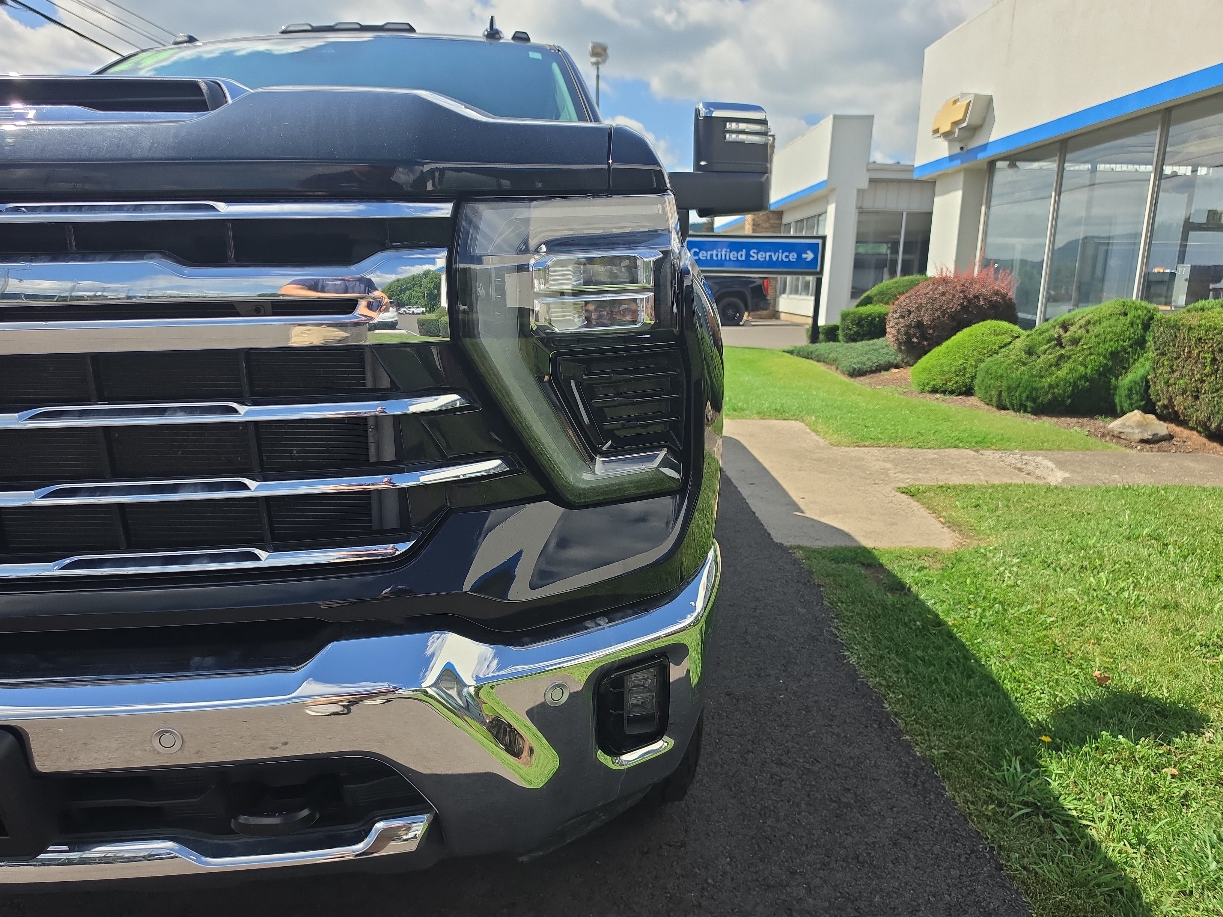 Used 2024 Chevrolet Silverado 2500 LTZ w/ LTZ Plus Package AWD/4WD image 10