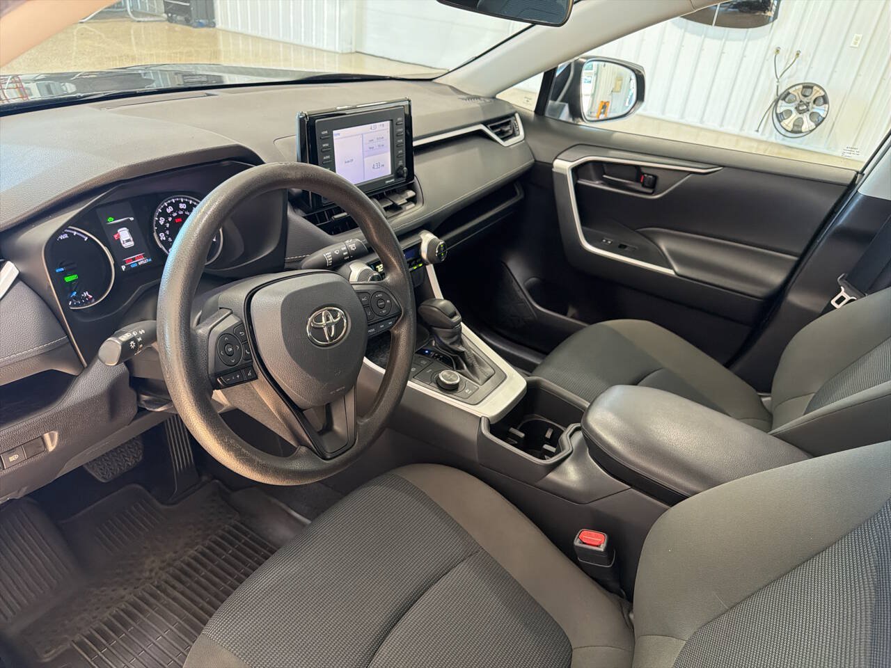 Used 2022 Toyota RAV4 LE AWD/4WD image 8
