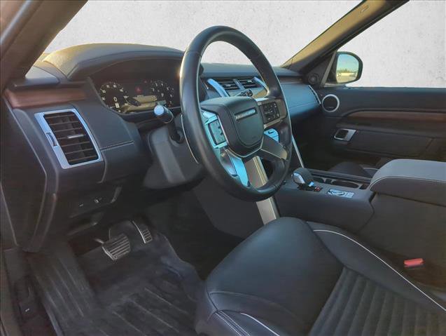 Used 2024 Land Rover Discovery Dynamic SE image 11