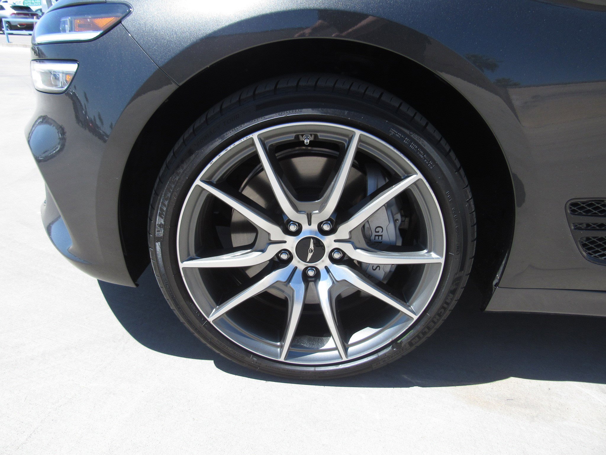 Used 2025 Genesis G70 2.5T image 4