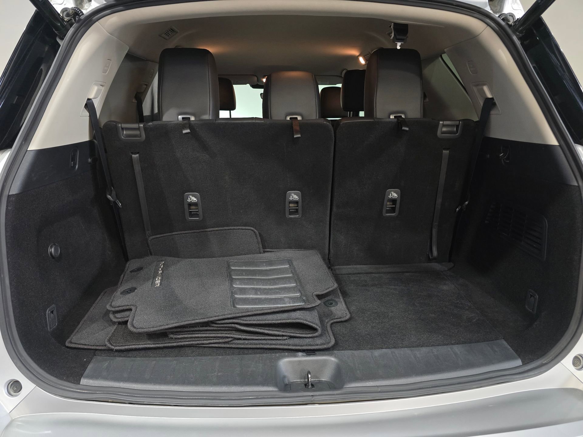 Used 2025 Nissan Pathfinder SL image 42