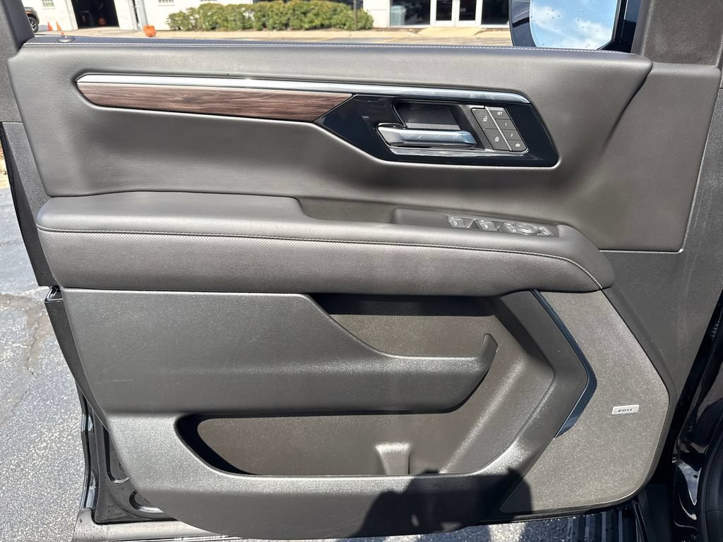 Certified 2025 Chevrolet Tahoe Premier AWD/4WD image 15