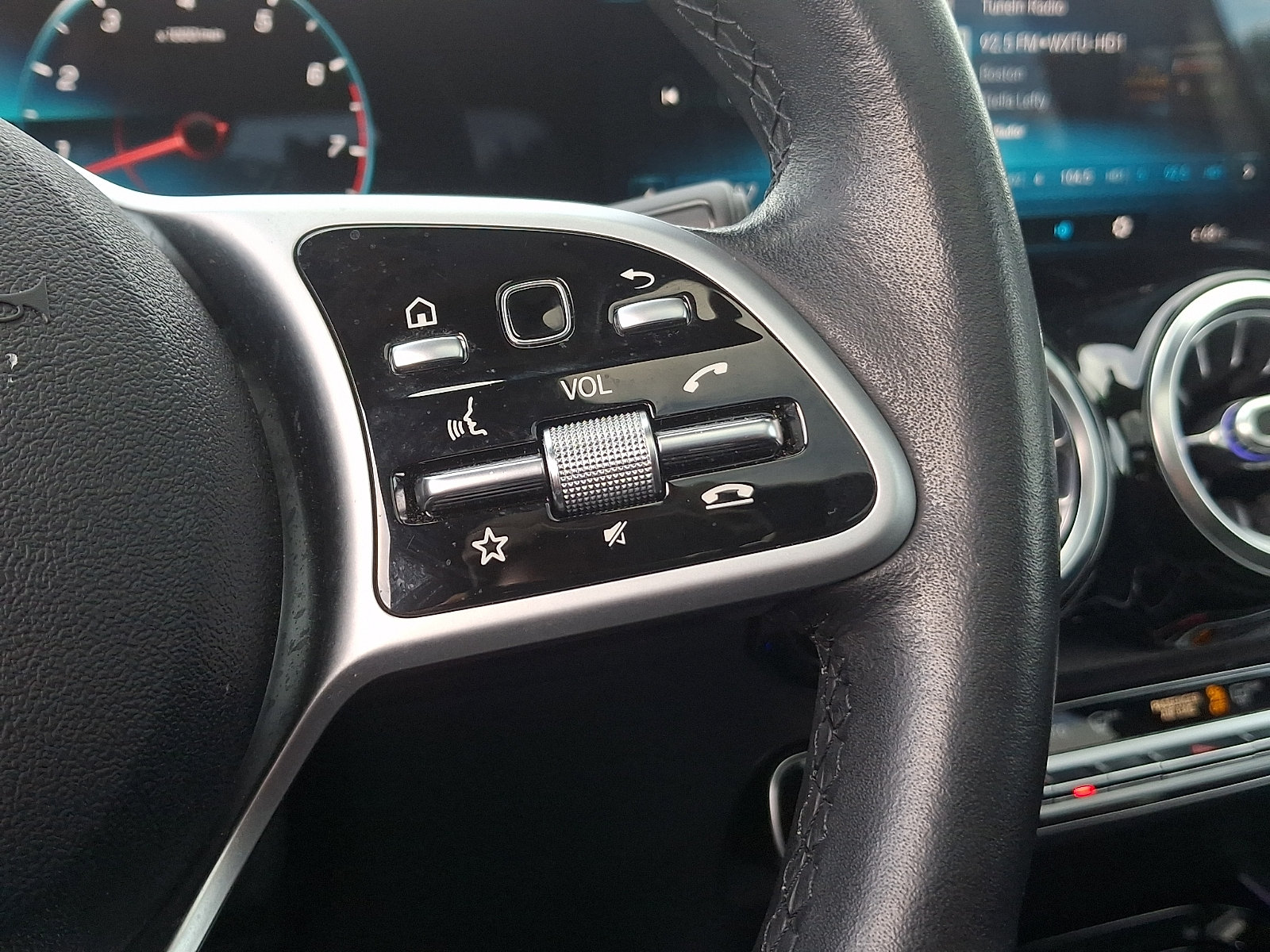 Used 2021 Mercedes-Benz GLB 250 4MATIC image 22