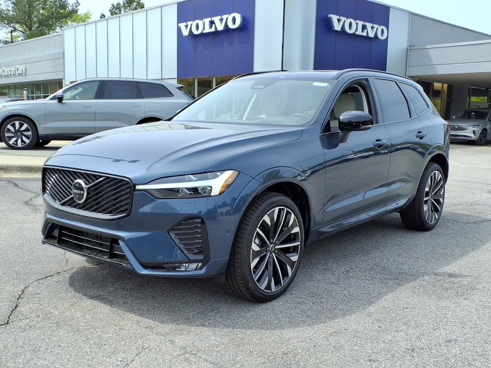 New 2026 Volvo XC60 B5 Ultra w/ Protection Package Premier AWD/4WD image 7