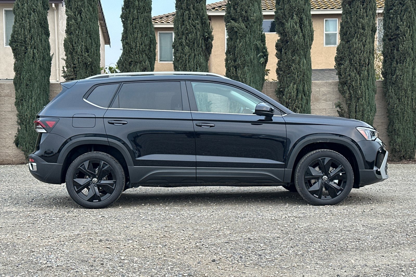 New 2026 Volkswagen Taos SE image 3