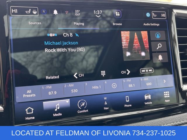 Used 2023 Chrysler Pacifica Limited image 13