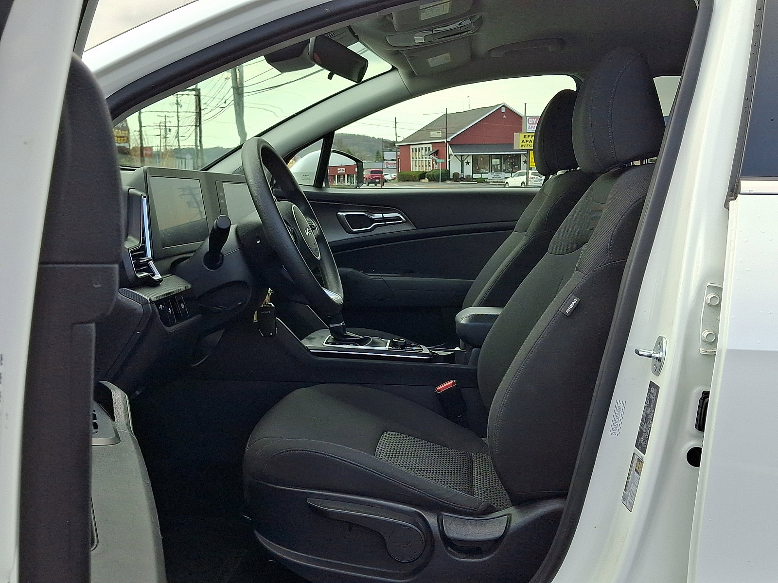 Used 2024 Kia Sportage LX image 13