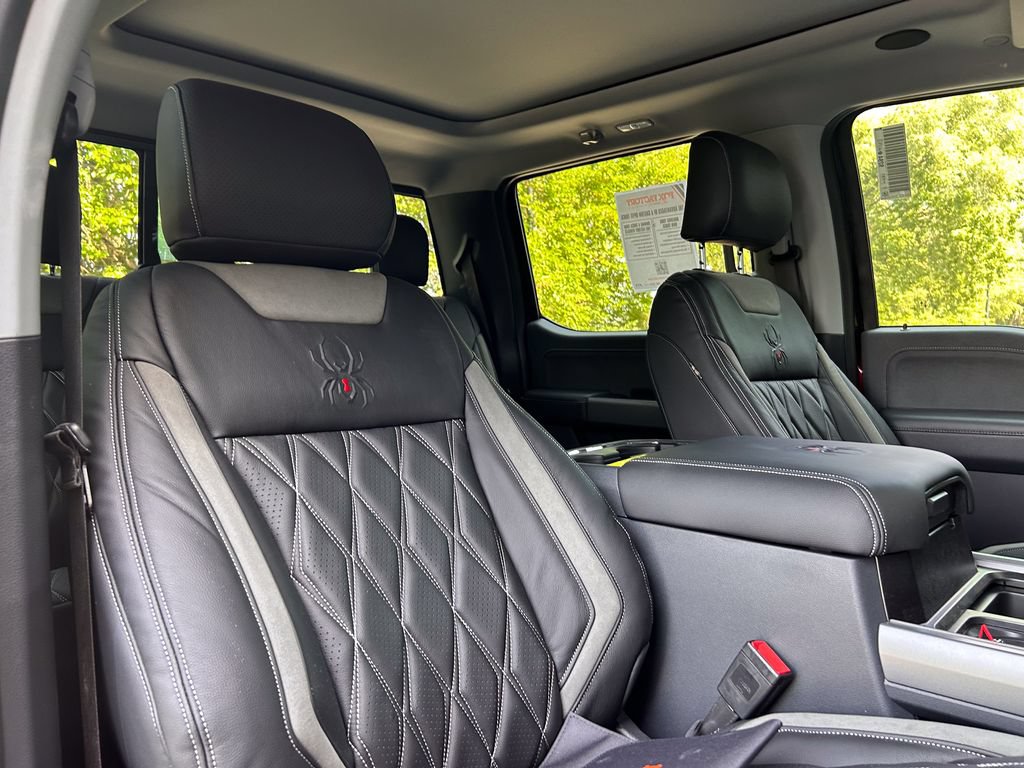 New 2026 Ford F250 Lariat w/ Black Appearance Package AWD/4WD image 24