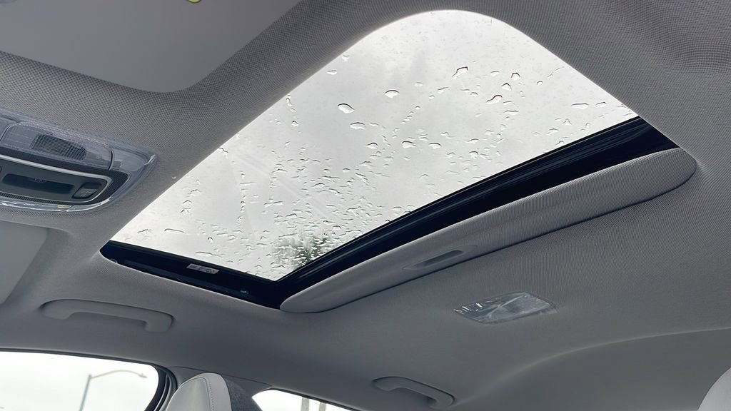 New 2025 Hyundai Elantra Limited image 28