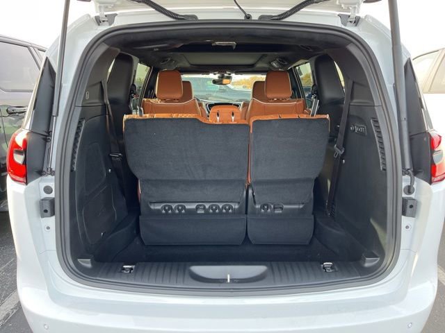New 2026 Chrysler Pacifica Pinnacle w/ Trailer Tow Group FWD image 7
