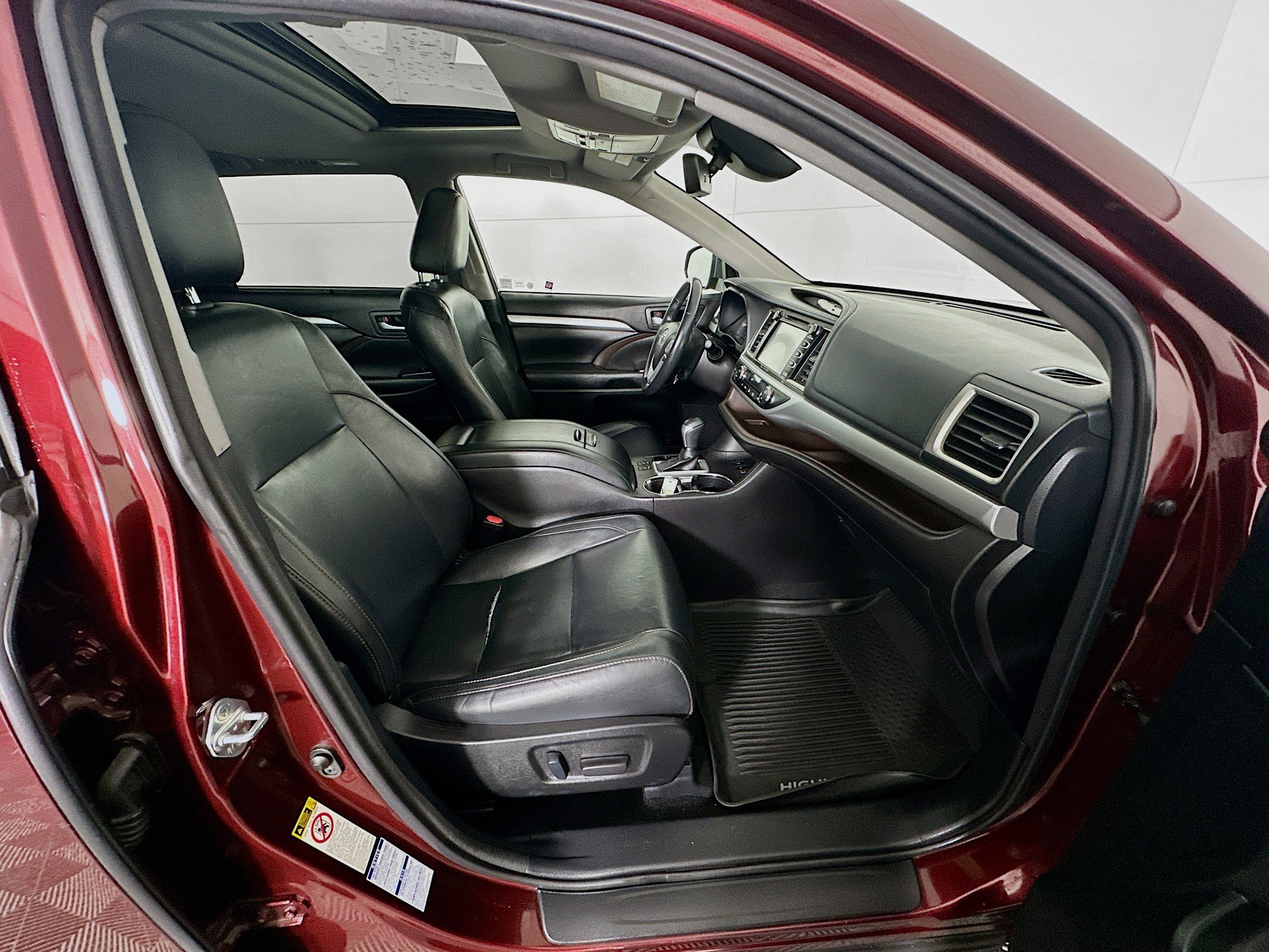 Used 2017 Toyota Highlander XLE AWD/4WD image 33