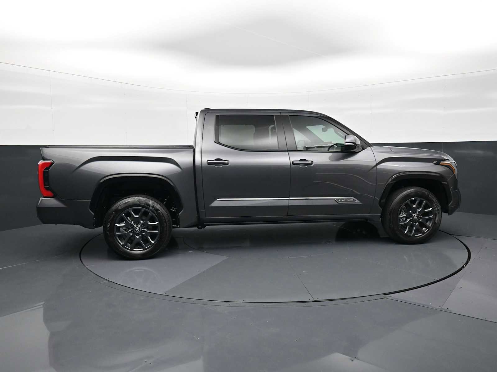 Used 2025 Toyota Tundra Platinum AWD/4WD image 4