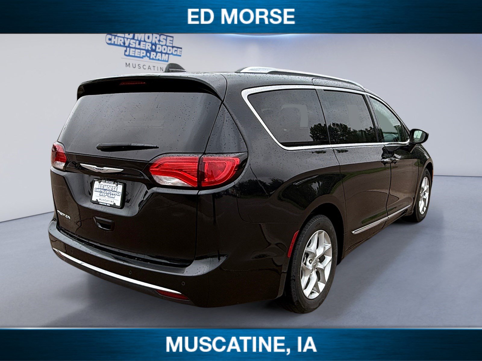 Used 2019 Chrysler Pacifica Touring-L Plus w/ Tire & Wheel Group FWD image 5