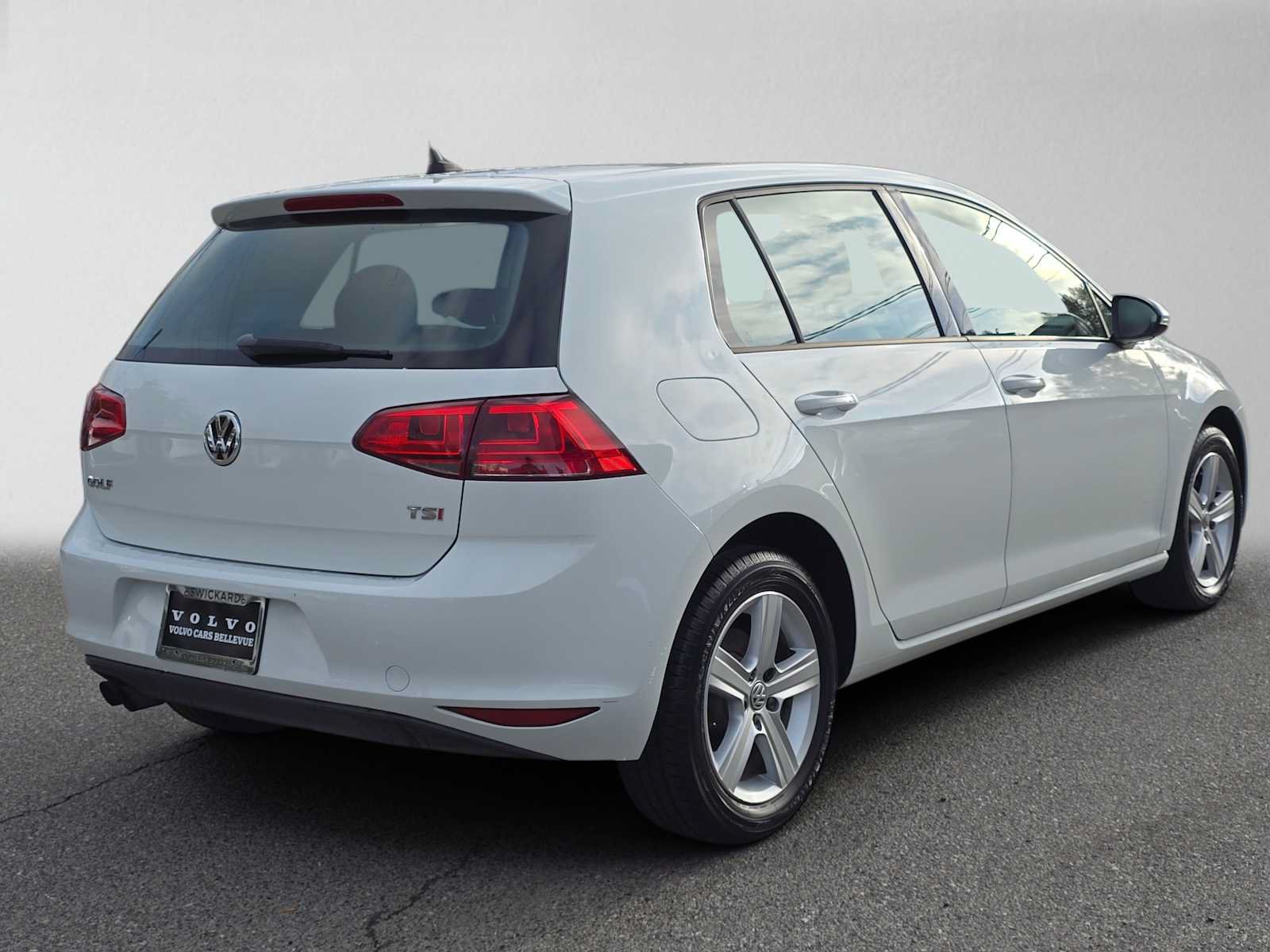 Used 2017 Volkswagen Golf Wolfsburg Edition FWD image 3
