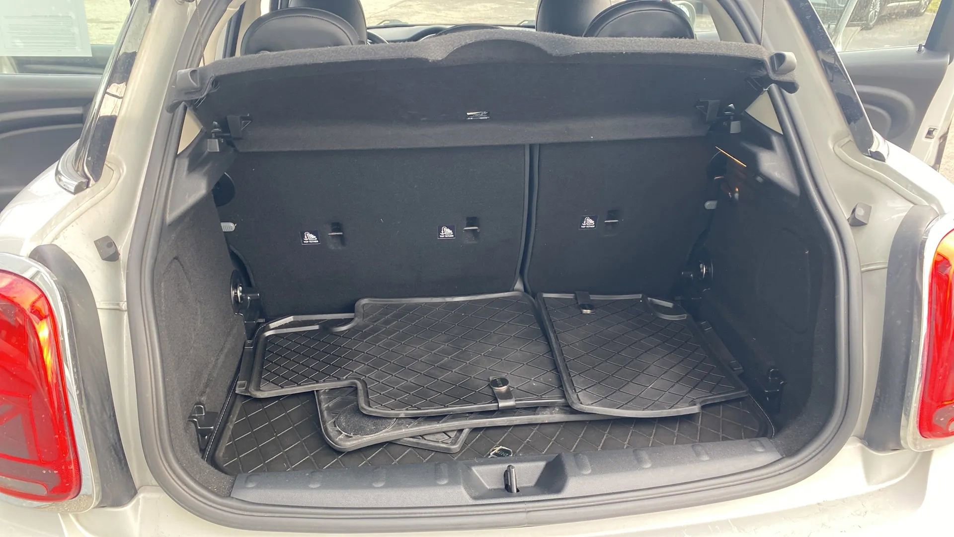 Used 2020 MINI Cooper 4-Door Hardtop w/ Storage Package image 10