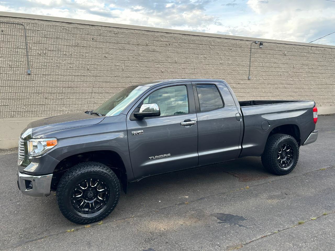 Used 2014 Toyota Tundra Limited w/ Limited Premium Package AWD/4WD image 8