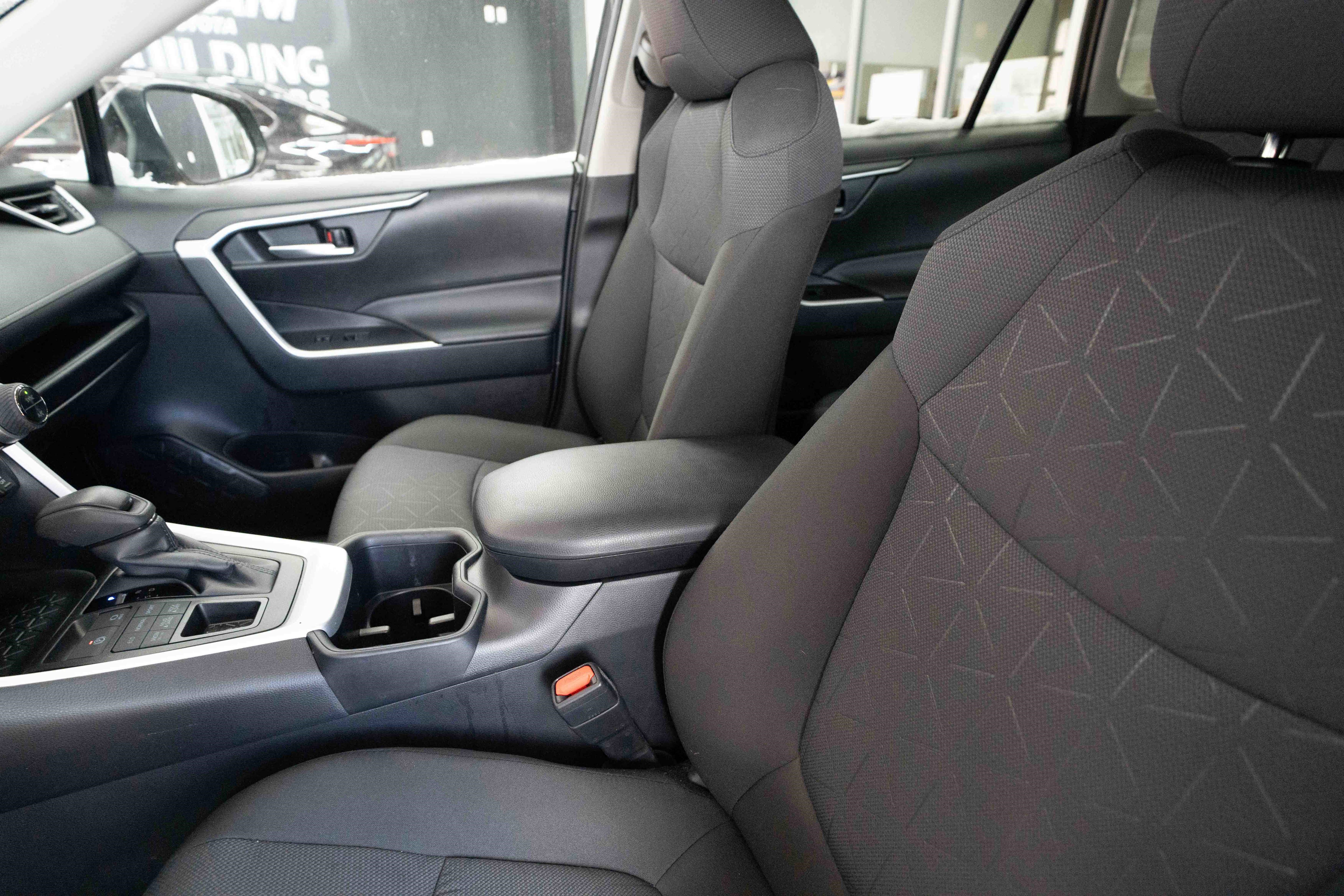 Used 2025 Toyota RAV4 XLE image 10