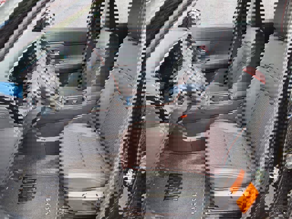 New 2025 Nissan Kicks SR image 4