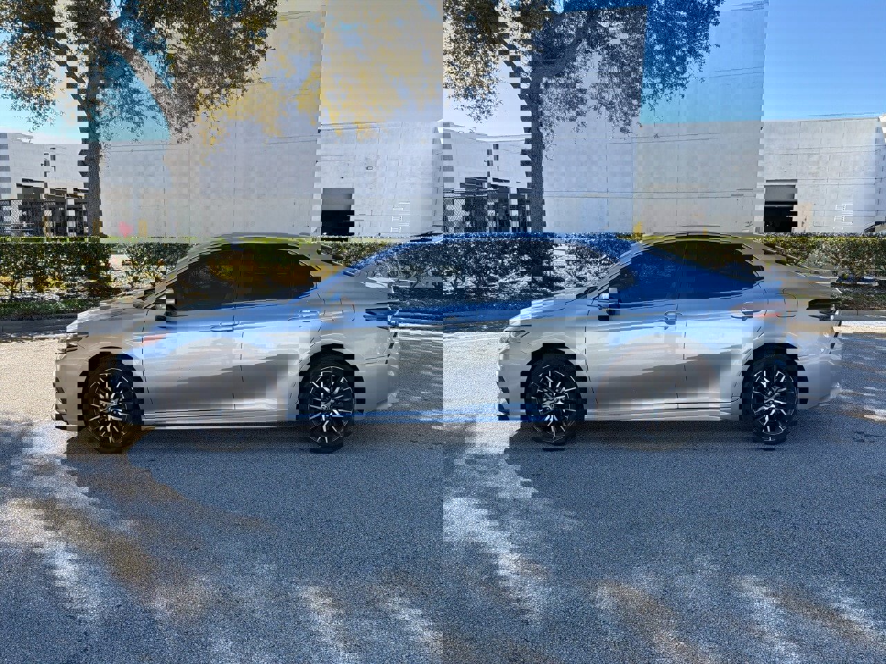 Used 2024 Toyota Camry SE image 2