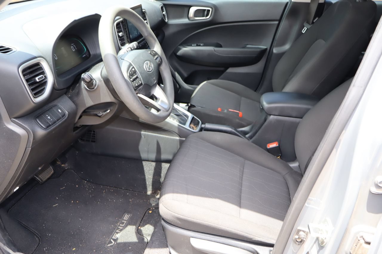 Used 2023 Hyundai Venue SE w/ Cargo Package FWD image 15